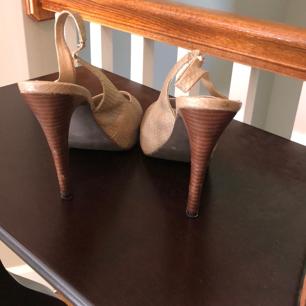 Heels - Picture 3 of 4